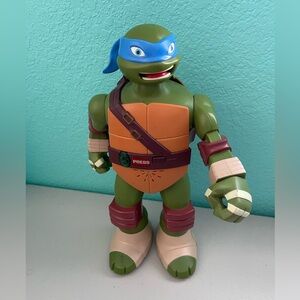 Viacom TMNT Teenage Mutant Ninja Turtles Leonardo Talking Walking Figure 14”